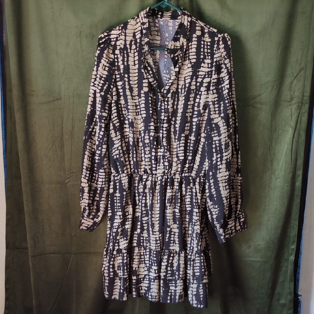 SHEIN Black and Cream Patterned Long Sleeve V-Neck Dress